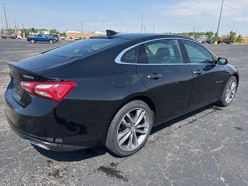 Mosaic Black Metallic 2022 Chevrolet Malibu FWD Premier