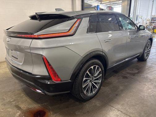 Argent Silver Metallic 2024 Cadillac LYRIQ Sport