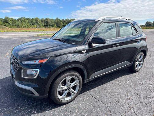 Onyx Black 2025 Hyundai VENUE SEL