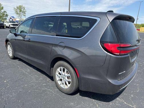 Granite Crystal Metallic Clearcoat 2023 Chrysler Pacifica Touring L