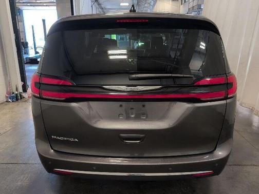 Granite Crystal Metallic Clearcoat 2023 Chrysler Pacifica Touring L