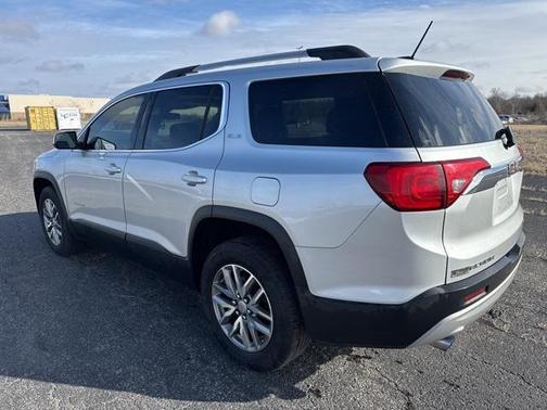 2017 GMC Acadia SLE-2