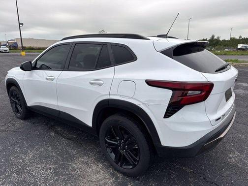 Summit White 2024 Chevrolet Trax FWD ACTIV