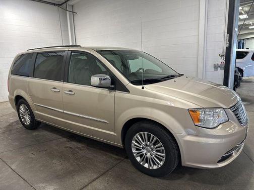 2013 Chrysler Town & Country Touring-L