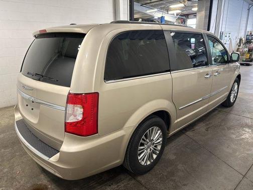 2013 Chrysler Town & Country Touring-L