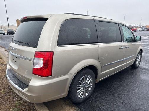 2013 Chrysler Town & Country Touring-L