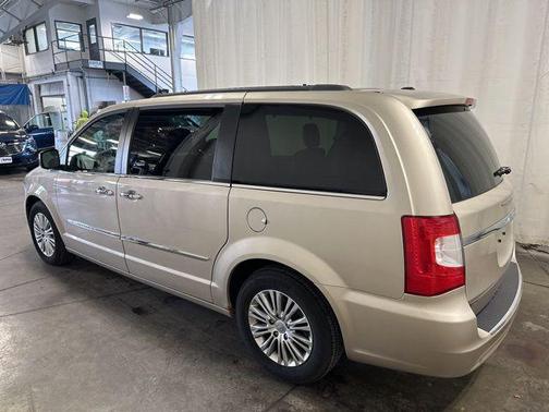 2013 Chrysler Town & Country Touring-L
