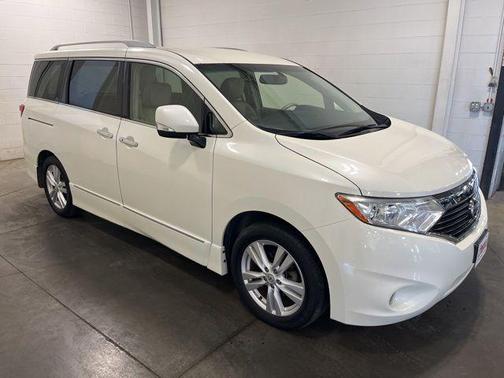 White Pearl 2016 Nissan Quest SL