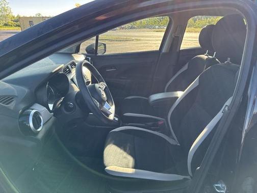 2022 Nissan Versa 1.6 SV