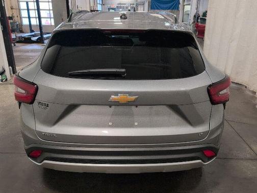 Sterling Gray Metallic 2025 Chevrolet Trax LT