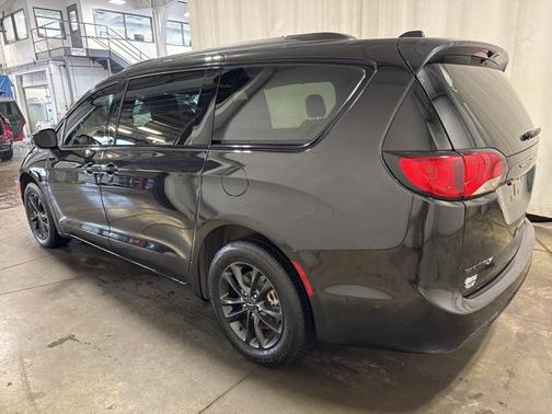 2020 Chrysler Pacifica L