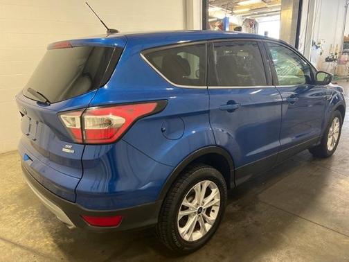 Photo 4 of 38 of 2017 Ford Escape SE