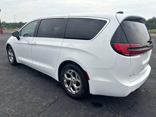 Bright White Clearcoat 2024 Chrysler Pacifica Limited