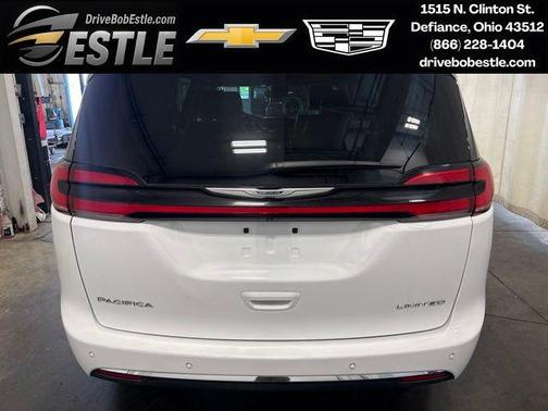Bright White Clearcoat 2024 Chrysler Pacifica Limited