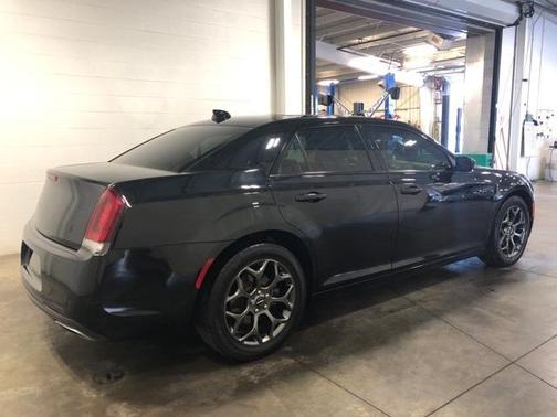 Photo 5 of 63 of 2017 Chrysler 300 S