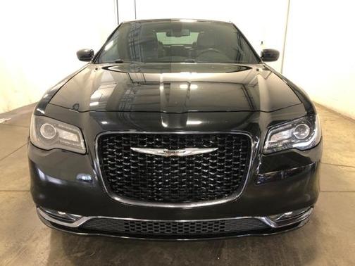 Photo 2 of 63 of 2017 Chrysler 300 S