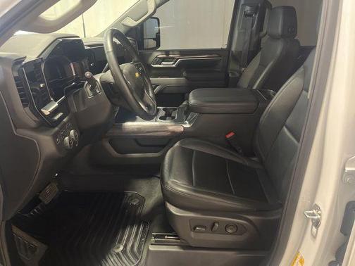 Summit White 2025 Chevrolet Silverado 2500 LTZ