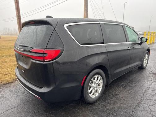 2025 Chrysler Pacifica L
