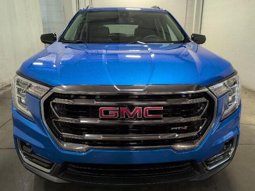 Riptide Metallic 2024 GMC Terrain AWD AT4