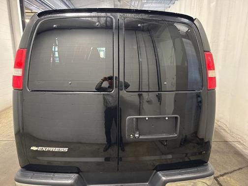 2017 Chevrolet Express 3500 LT