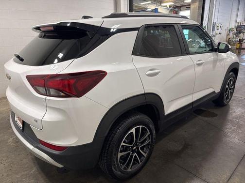 Summit White 2025 Chevrolet Trailblazer LT