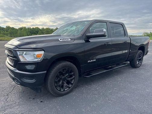 Diamond Black Crystal Pearlcoat 2019 RAM 1500 Tradesman
