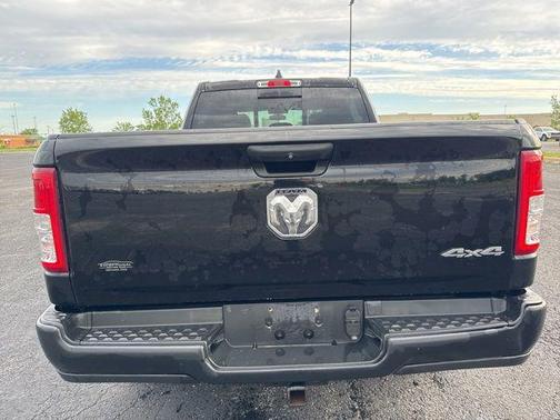 Diamond Black Crystal Pearlcoat 2019 RAM 1500 Tradesman