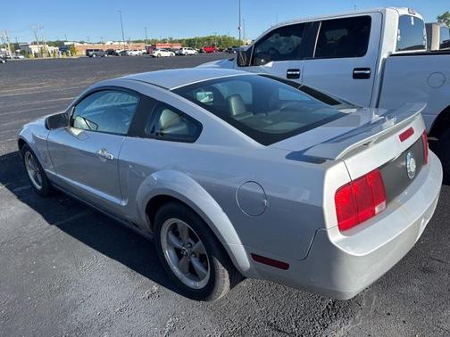 2006 Ford Mustang Deluxe