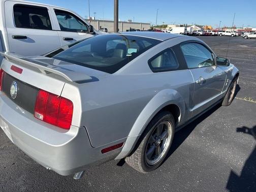 2006 Ford Mustang Deluxe