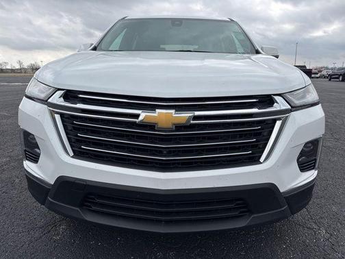 Summit White 2023 Chevrolet Traverse LT Cloth