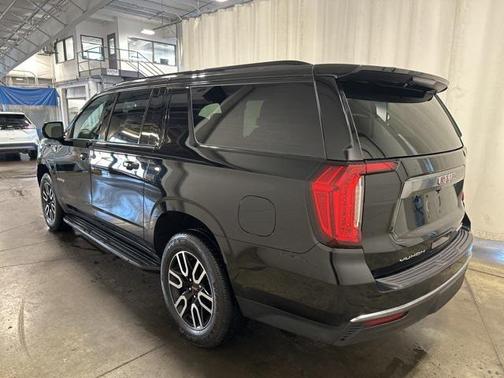 2022 GMC Yukon XL 4WD AT4