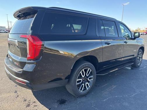 2022 GMC Yukon XL 4WD AT4