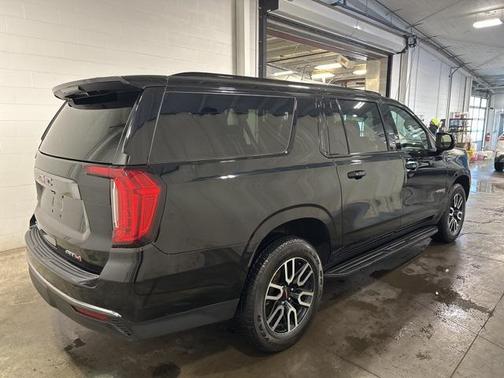 2022 GMC Yukon XL 4WD AT4