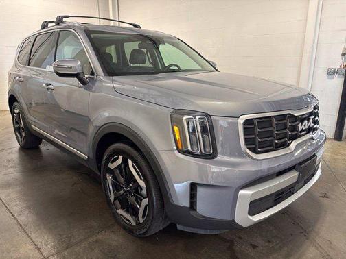 Everlasting Silver 2025 Kia Telluride S