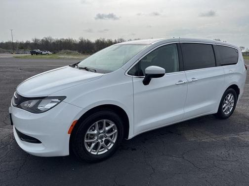 2022 Chrysler Voyager LX