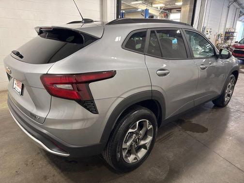 Sterling Gray Metallic 2025 Chevrolet Trax LT