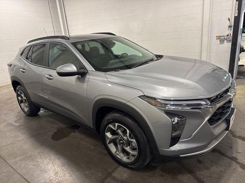 Sterling Gray Metallic 2025 Chevrolet Trax LT