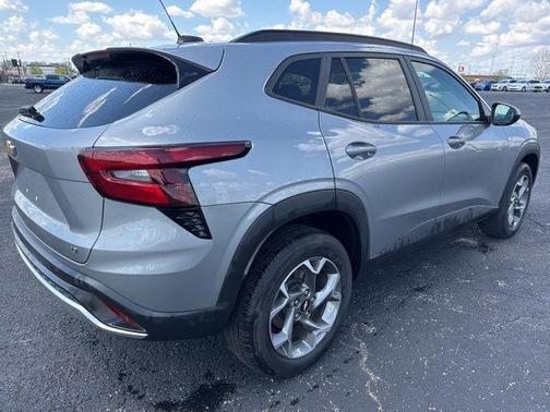 Sterling Gray Metallic 2025 Chevrolet Trax LT