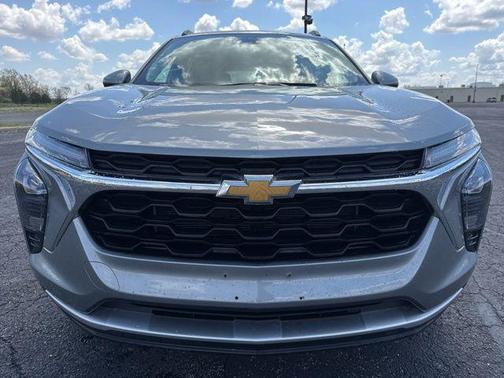 Sterling Gray Metallic 2025 Chevrolet Trax LT