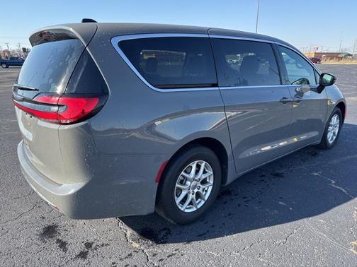 2025 Chrysler Pacifica L