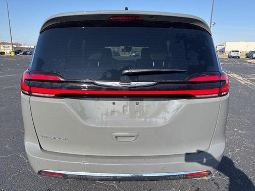 2025 Chrysler Pacifica L