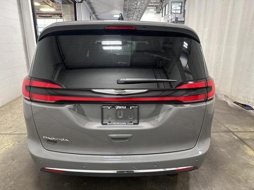 2025 Chrysler Pacifica L