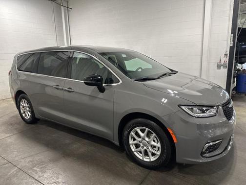 2025 Chrysler Pacifica L