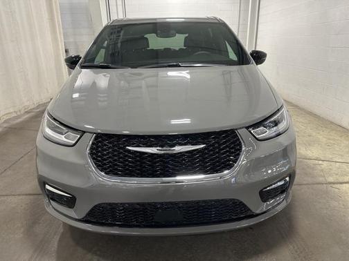 2025 Chrysler Pacifica L