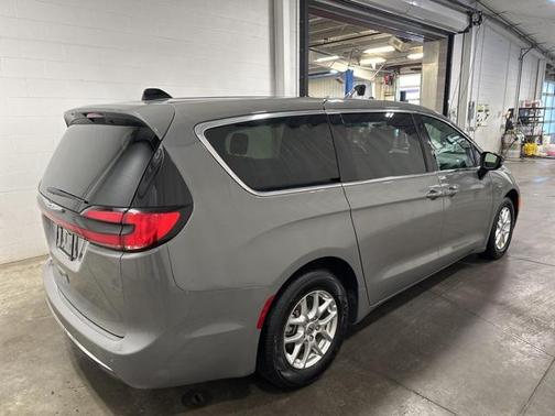 2025 Chrysler Pacifica L