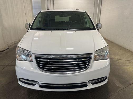 2014 Chrysler Town & Country Touring-L