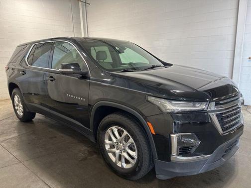 Mosaic Black Metallic 2023 Chevrolet Traverse LS