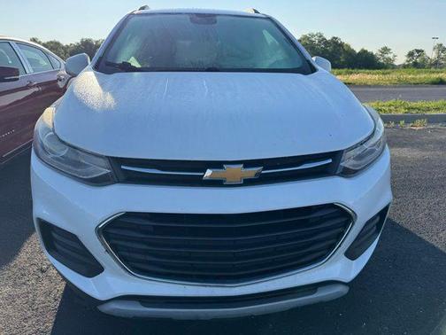 Summit White 2017 Chevrolet Trax LT