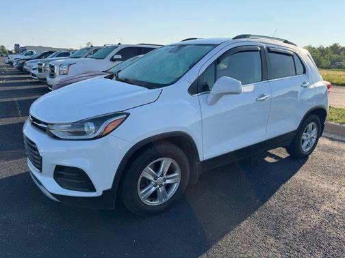 Summit White 2017 Chevrolet Trax LT
