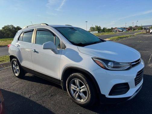 Summit White 2017 Chevrolet Trax LT